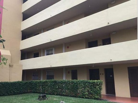 3rd image of 9280 Fontainebleau Blvd APT 201