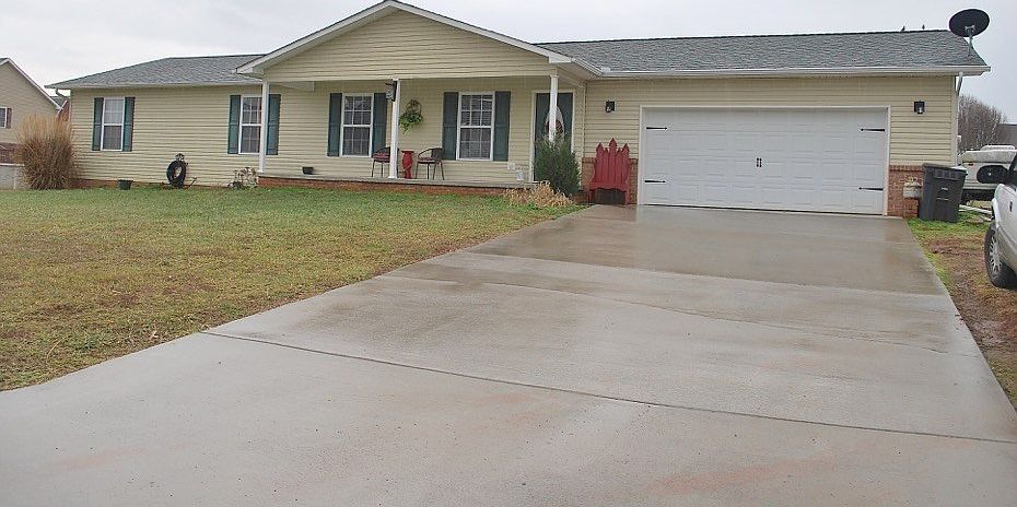 1st image of 2557 Plantation Dr