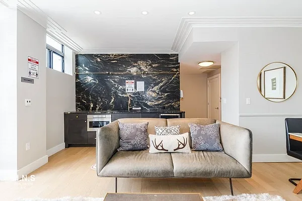 Rented by MNS | media 18