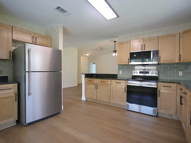 4631 Northpointe Cir — Photo 7