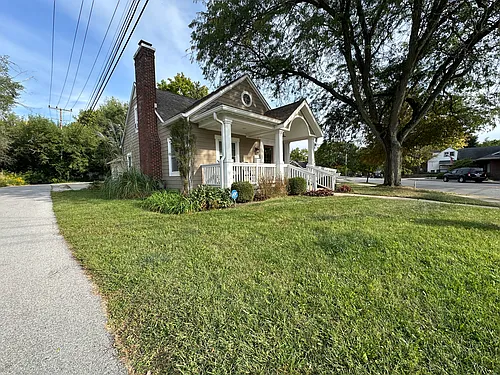 932 Robinson St Photo 1