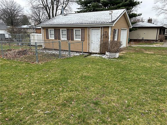 3rd image of 1560 NW 70th Pl