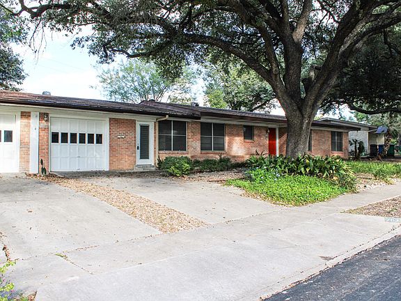 3rd image of 703 Larkwood Dr