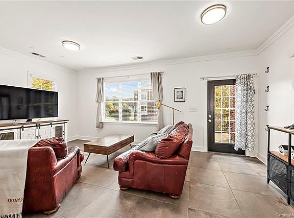 4th image of 253 Harbour Place Dr
