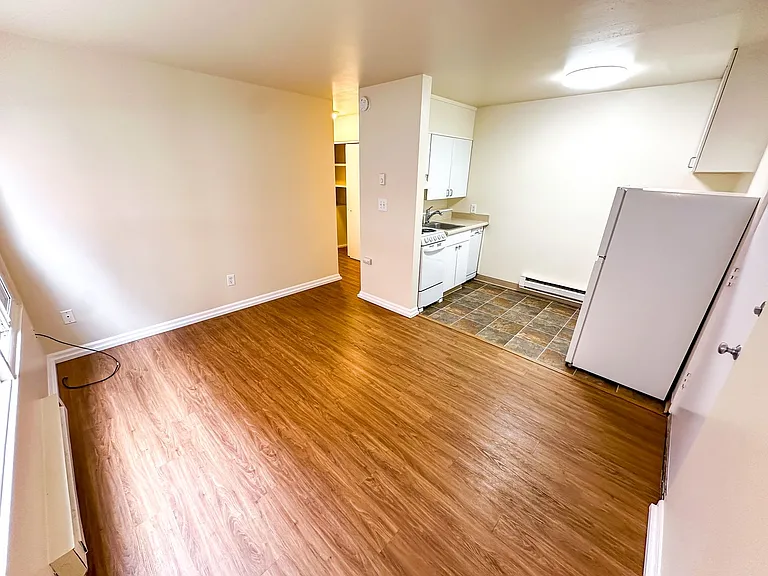 Belmont Roy Apartments — Photo 4