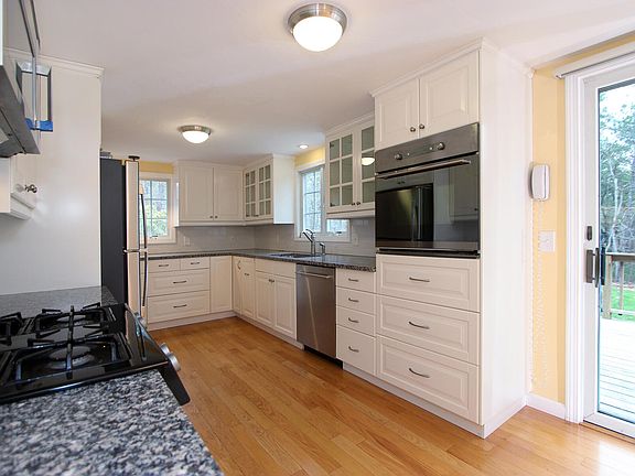5th image of 14 Storer Ln