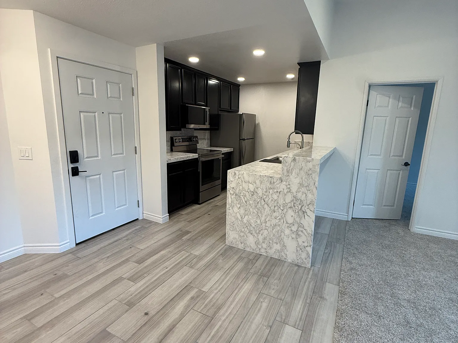7180 Shoreline Dr — Photo 1