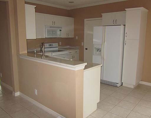 3rd image of 6001 Red Plum Ct #462