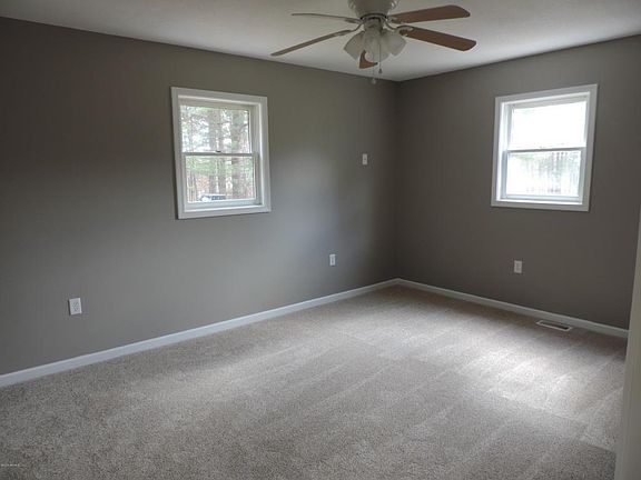5th image of 17 Sweetbriar Ln