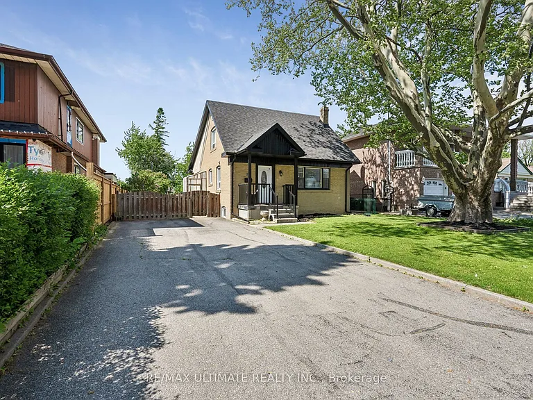 34 Compton Cres #BASEMENT — Photo 2