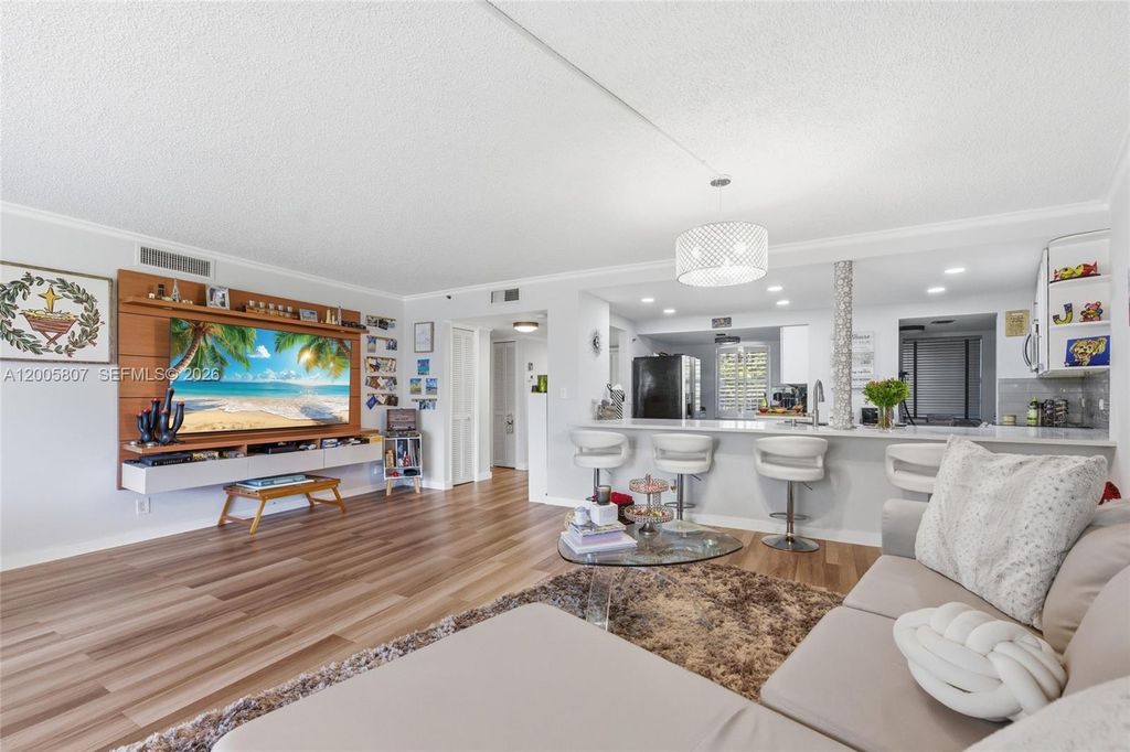 625 Oaks Dr APT 304, Pompano Beach