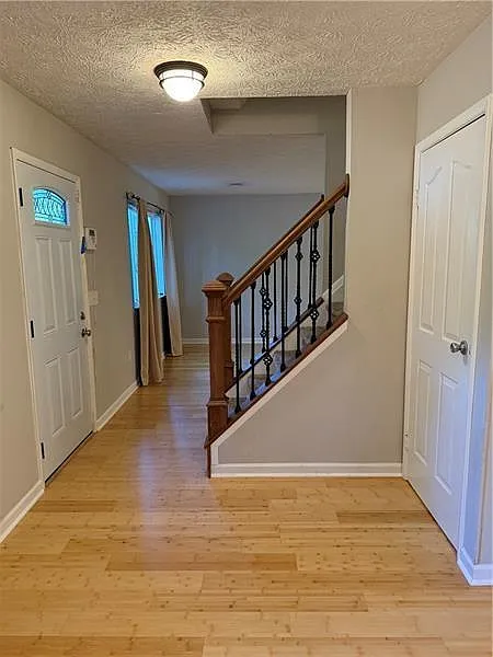 6 bed, 6.0 bath, 1560 sqft, $2,800 — Photo 3