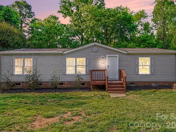 942 Stones Throw Dr, Concord, NC 28025
