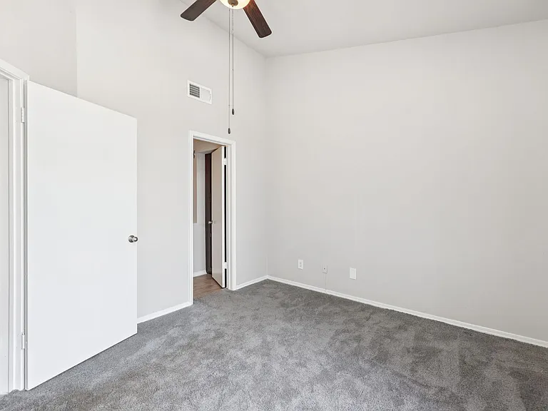 Oaks White Rock — Photo 20