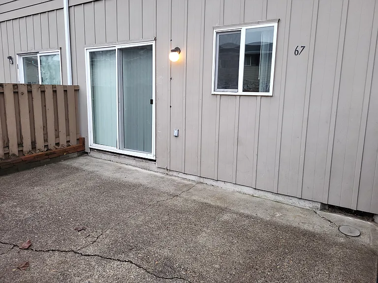 Townhouse Square Apartments — Photo 14