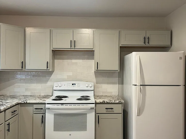 114 Pinebrook Pl #B — Photo 4