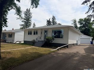 225 Dominion Rd, Assiniboia, SK S0H0B0
