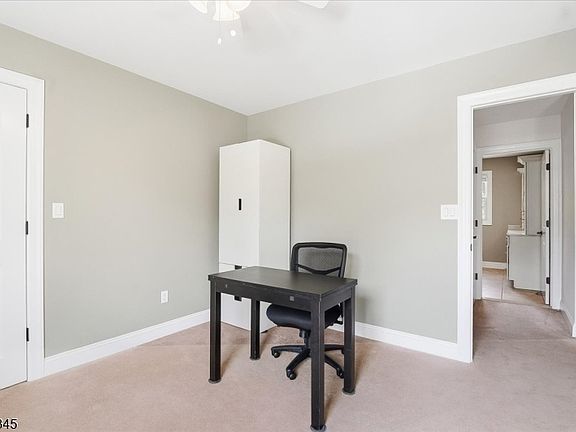 2nd image of 6 Poplar Pl
