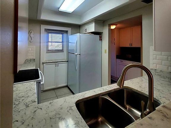 4th image of 2131 Lakeview Dr Unit 608