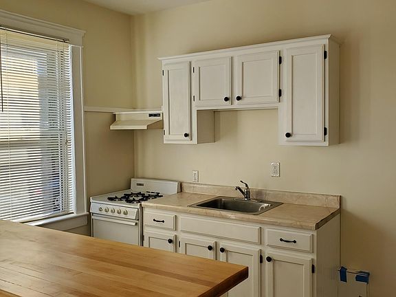 3rd image of 436 Anderson Ave #6