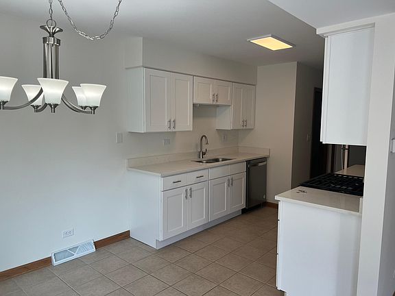 3rd image of 1305 S River St #51