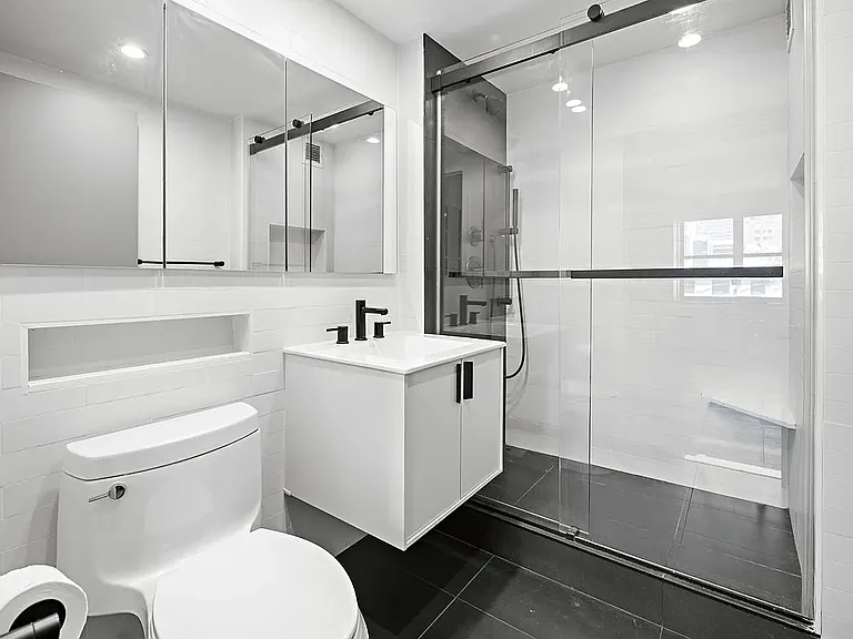 516 W 47th St #S6A — Photo 4
