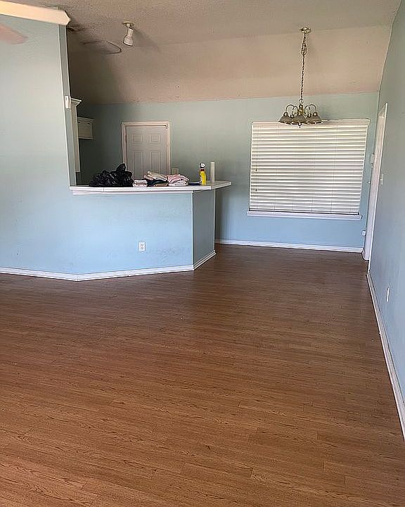 1st image of 11 Green Oak Cir