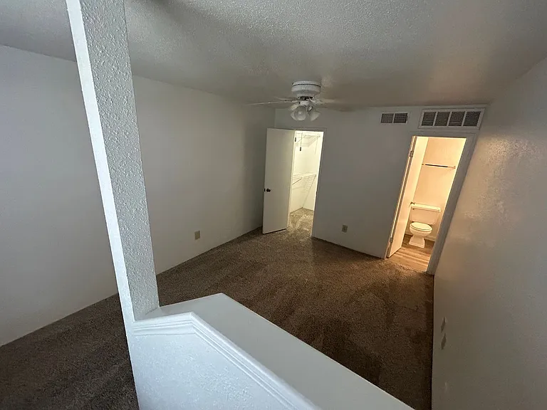Emerald Cove Apartments — Photo 103