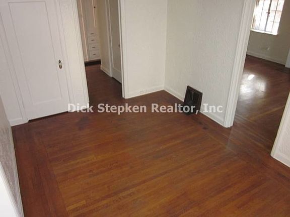 4th image of 190 W Knoles Way