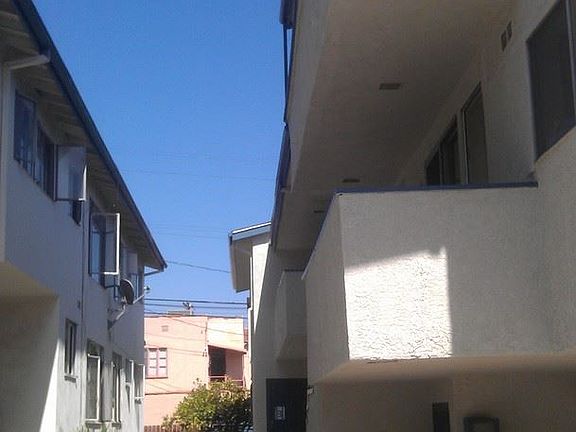 3rd image of 1520 S Sherbourne Dr APT 01