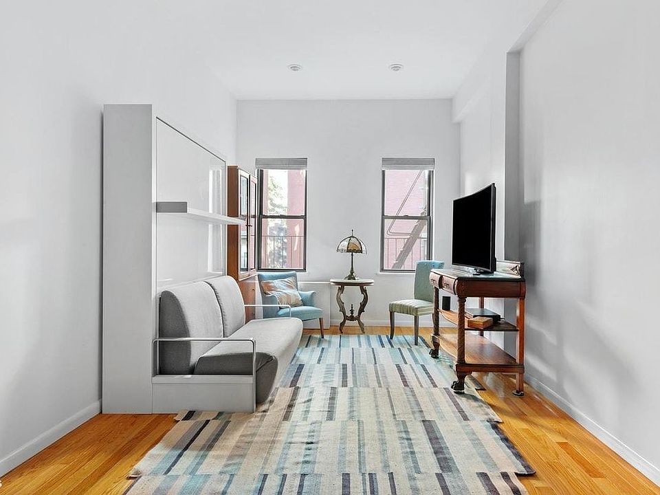 1st image of 23 Waverly Pl APT 4D