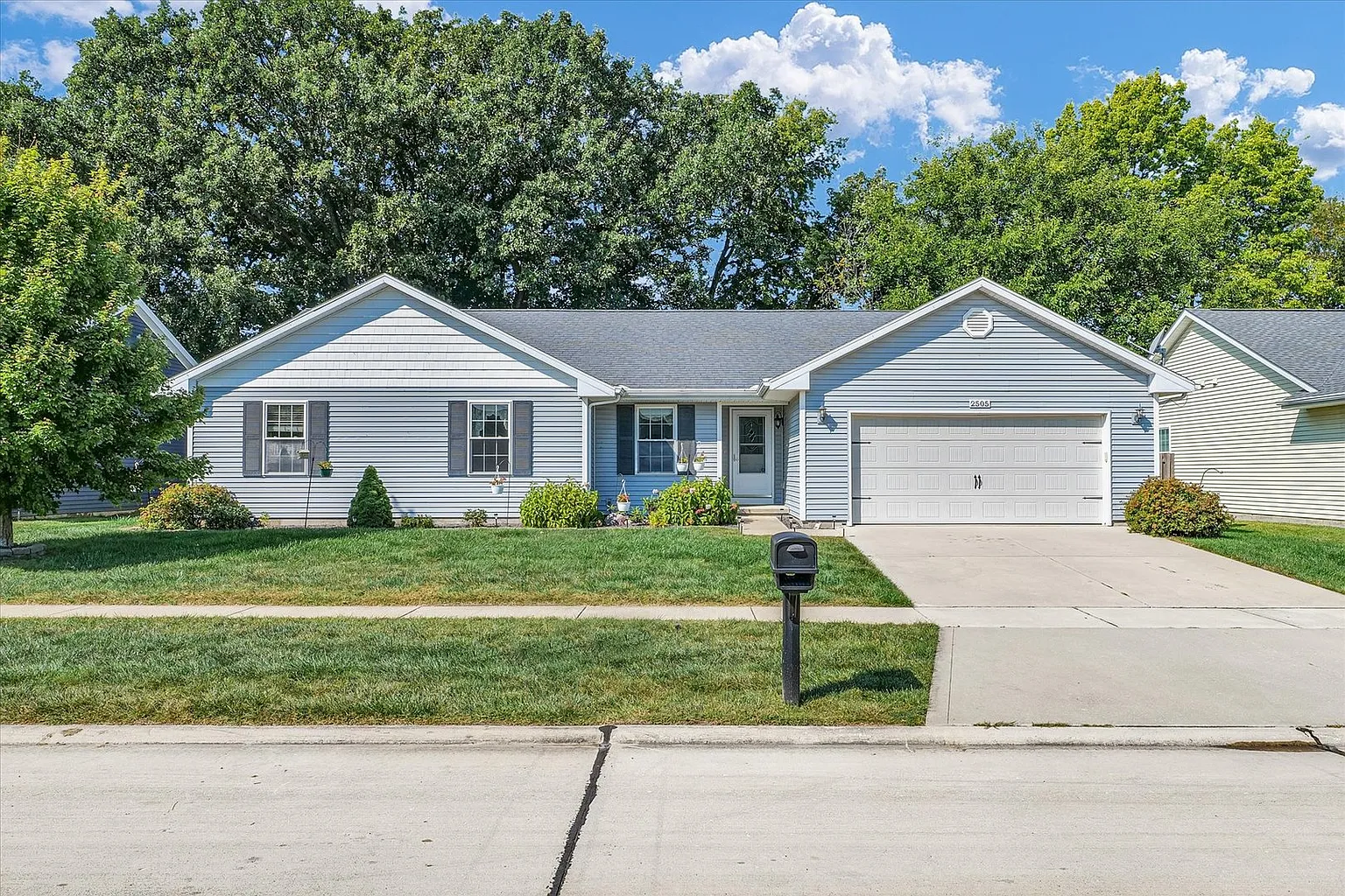 2505 N Skyline Dr photo 1