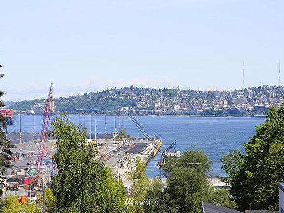 3rd image of 3856 22nd Ave SW