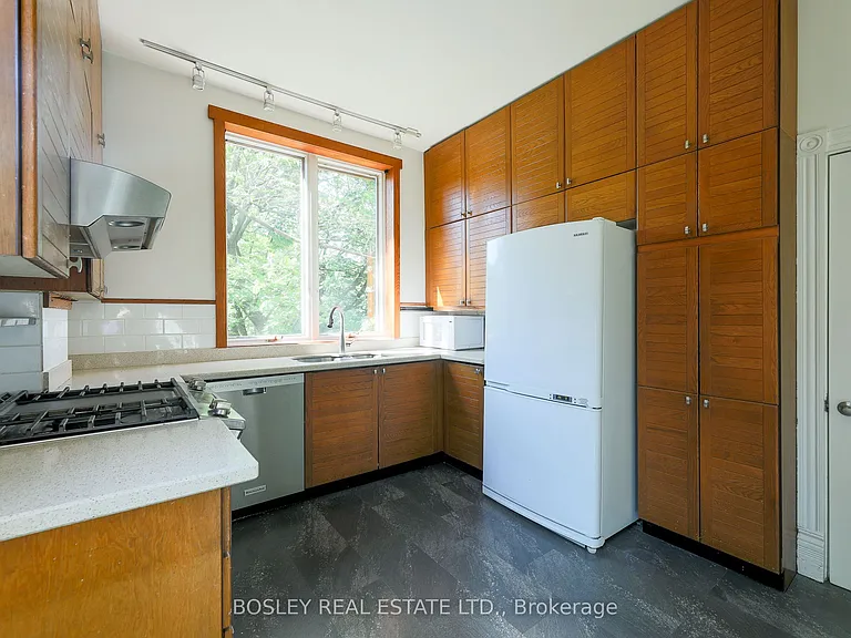 12 Meredith Cres #UPPER — Photo 30