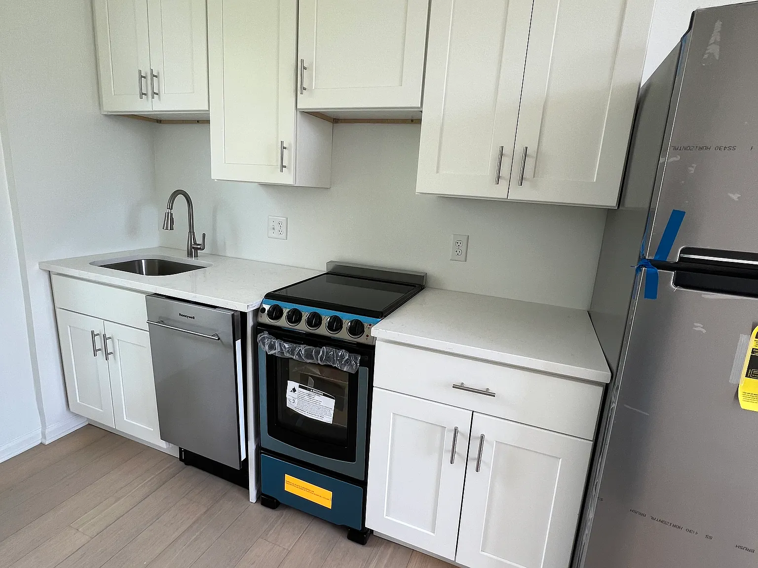 Brand new studio apartment in historic mansion — Photo 3