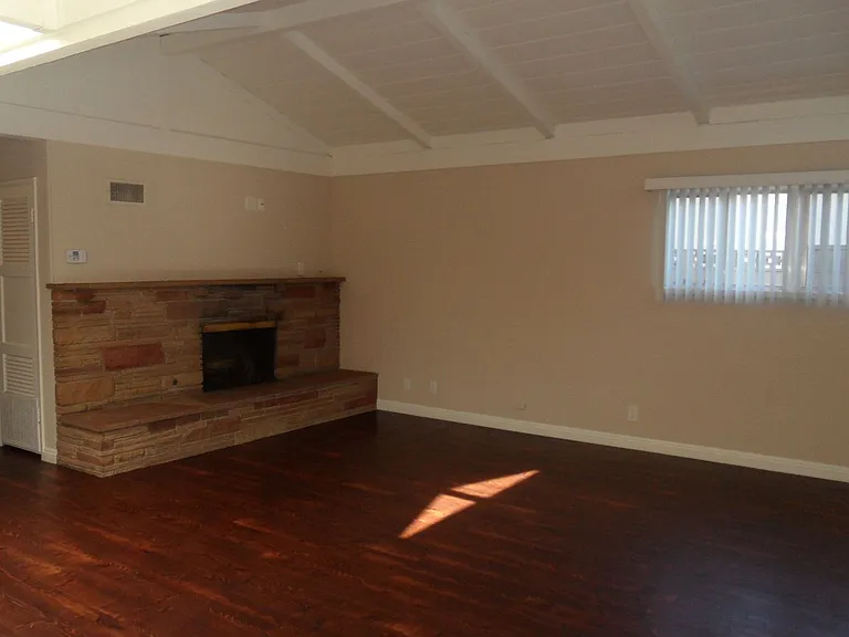 344 N Shattuck Pl — Photo 5