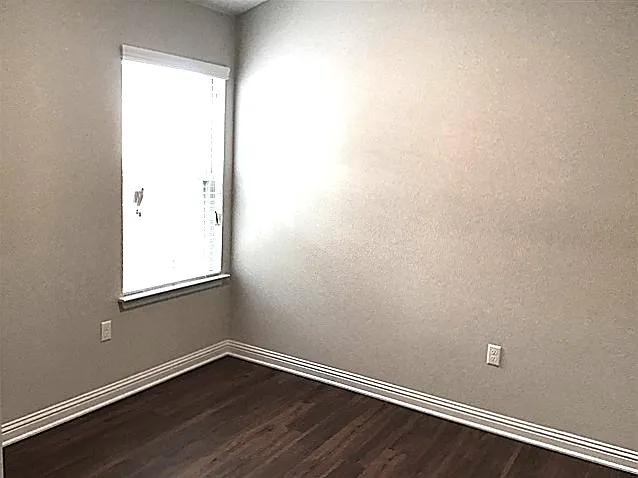 8005 Turnberry Ln — Photo 16