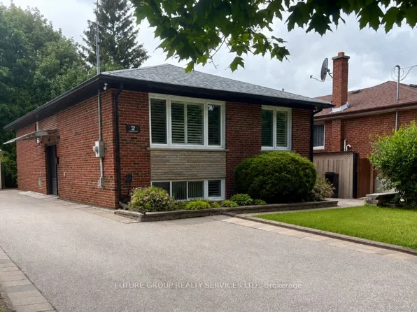 2 Fingal Pl, Toronto, ON M9V 2V4