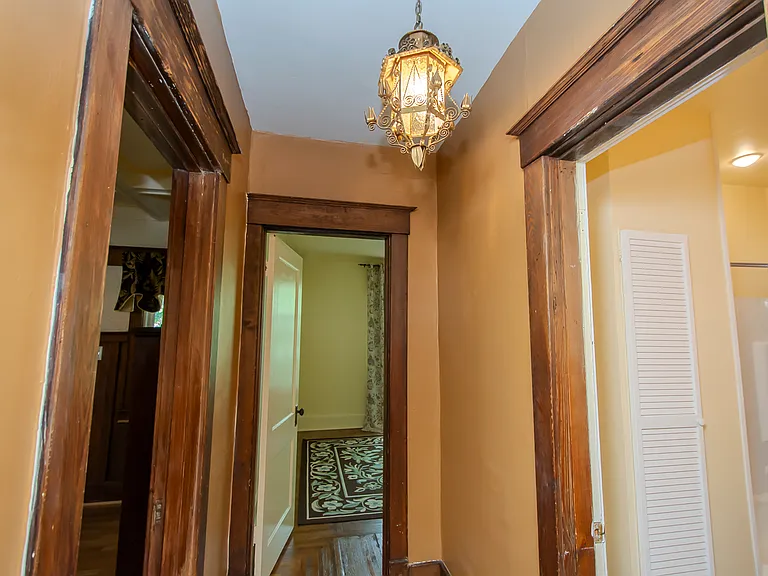 1613 Edgeland Ave — Photo 12
