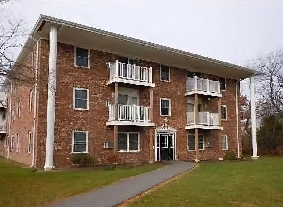 1st image of 16 Woodman Way APT 12