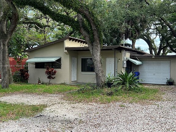 4th image of 1525 SW 27th Ct