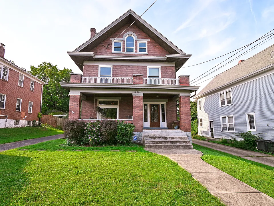 2221 Feldman Ave