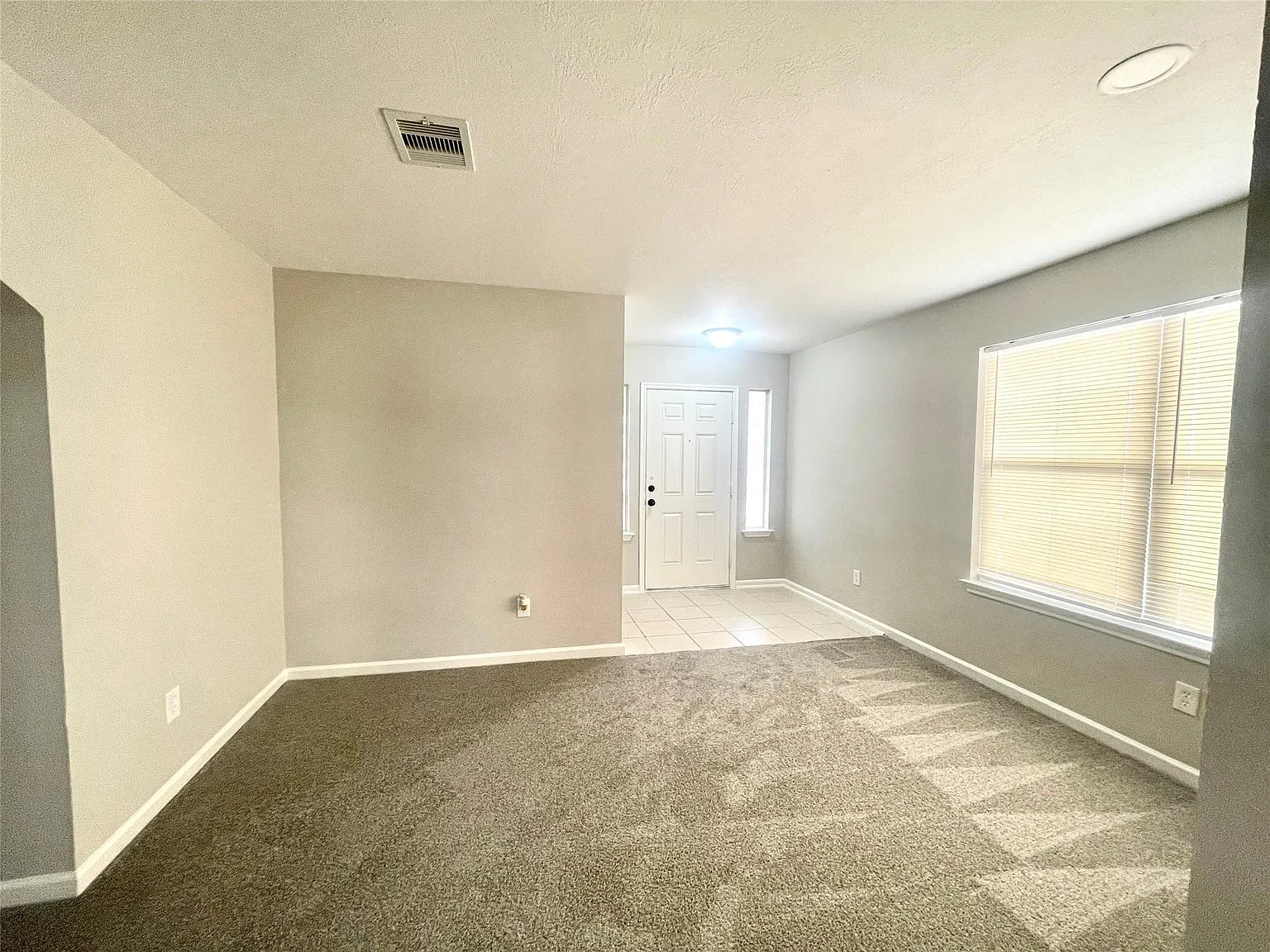 3 bed, 2.0 bath, 1364 sqft, $1,825 — Photo 3