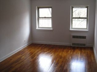 2426 43rd St #3R, Astoria, NY 11103