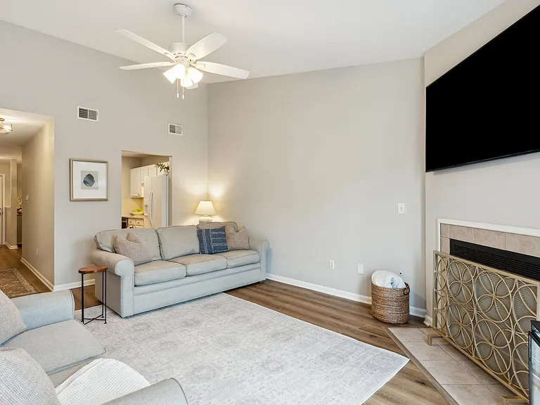 1477 Amanda Park Ln — Photo 10