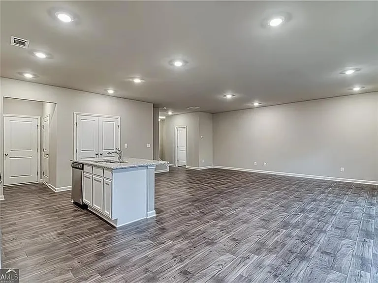 3041 Westgate Park Dr — Photo 6
