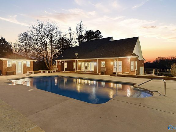 3rd image of 535 Kirkland Rd