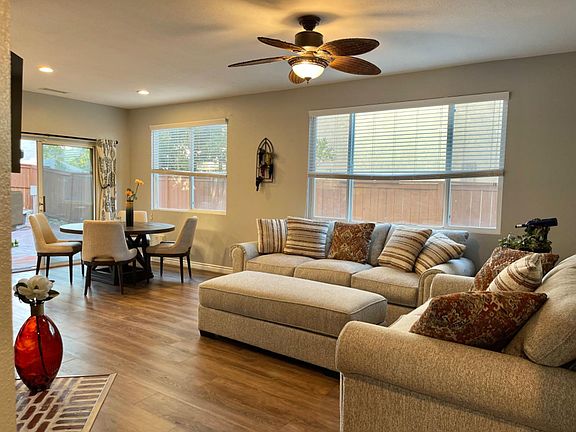 3rd image of 33551 Maplewood Ct