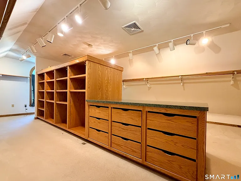 22 Hyde Park Dr — Photo 30