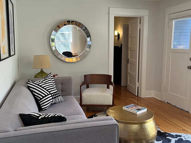 7022 De Longpre Ave #7022 — Photo 6